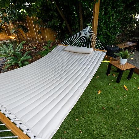 Relaxing Getaway Great Location Hammock, And Bocce Apartment Seattle Ngoại thất bức ảnh